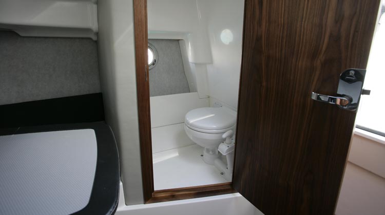 Lockable toilet compartment with ventilation portlight